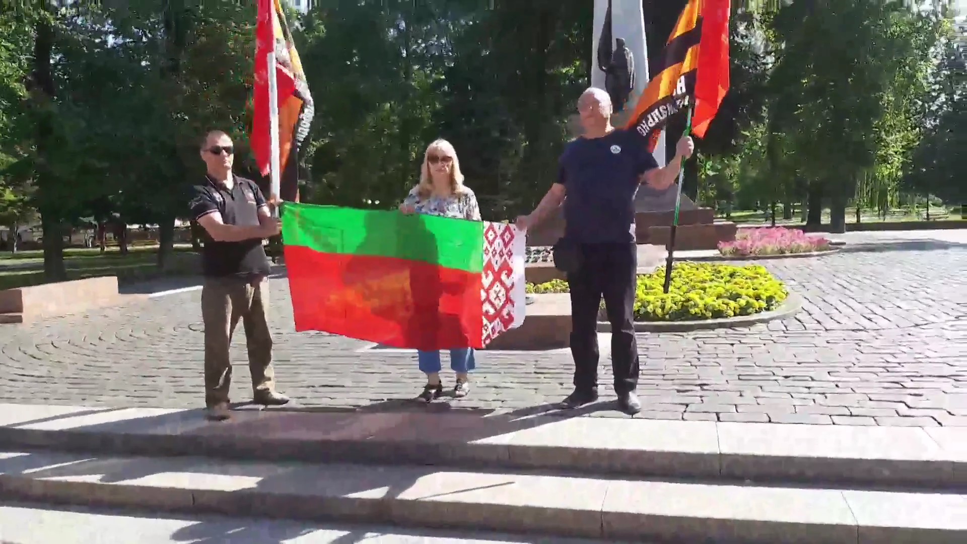 Активисты НОД на митинге в Гродно 25 августа. Скриншот видео из группы НОД во «ВКонтакте» / «Зеркало»